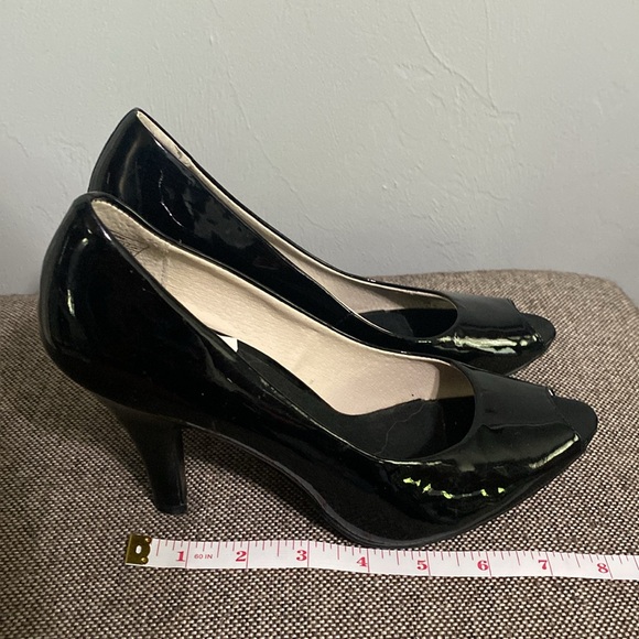 Liuid black open toed heels, size 9. - Picture 11 of 15